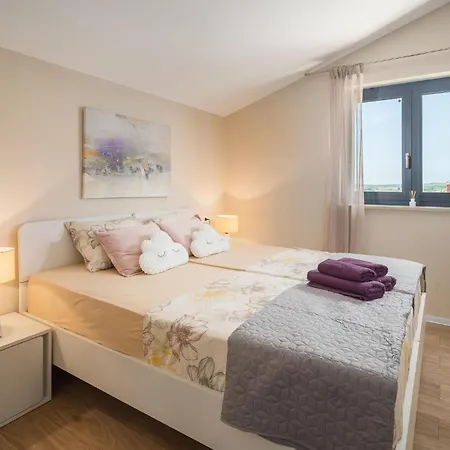 Amazing In With Kitchen Holiday home Pula