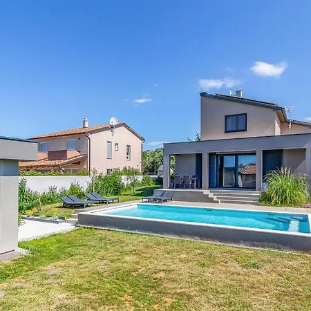 Holiday home Amazing In With Kitchen *