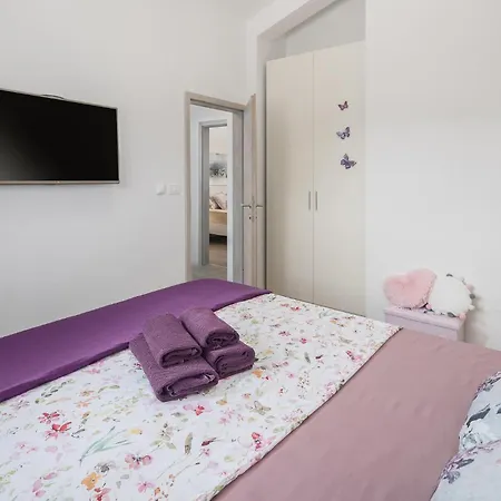 Amazing In With Kitchen Holiday home Pula