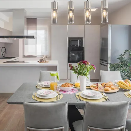Amazing In With Kitchen * Pula