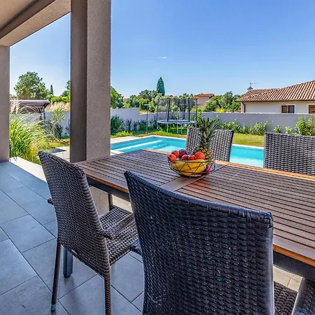 Amazing In With Kitchen Holiday home Pula