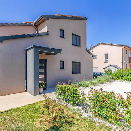 Amazing In With Kitchen Holiday home