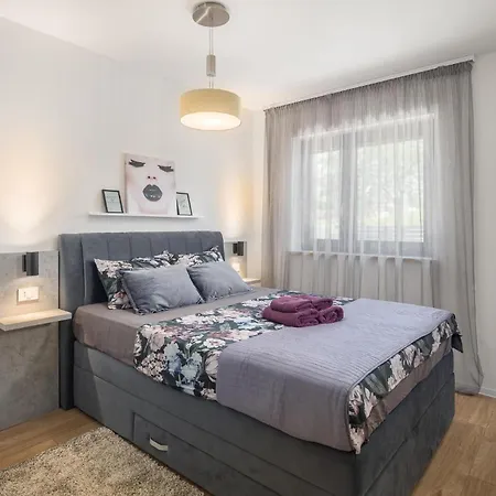 Amazing In With Kitchen Holiday home Pula