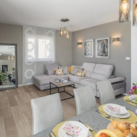 Amazing In With Kitchen Holiday home *