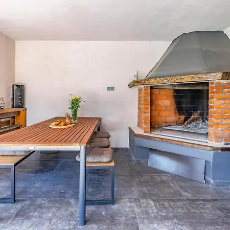 Amazing In With Kitchen Holiday home *